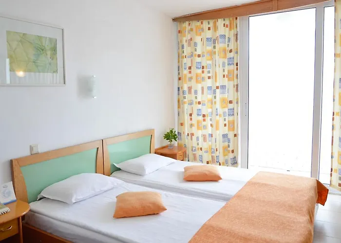 Elitsa 3* אלבנה